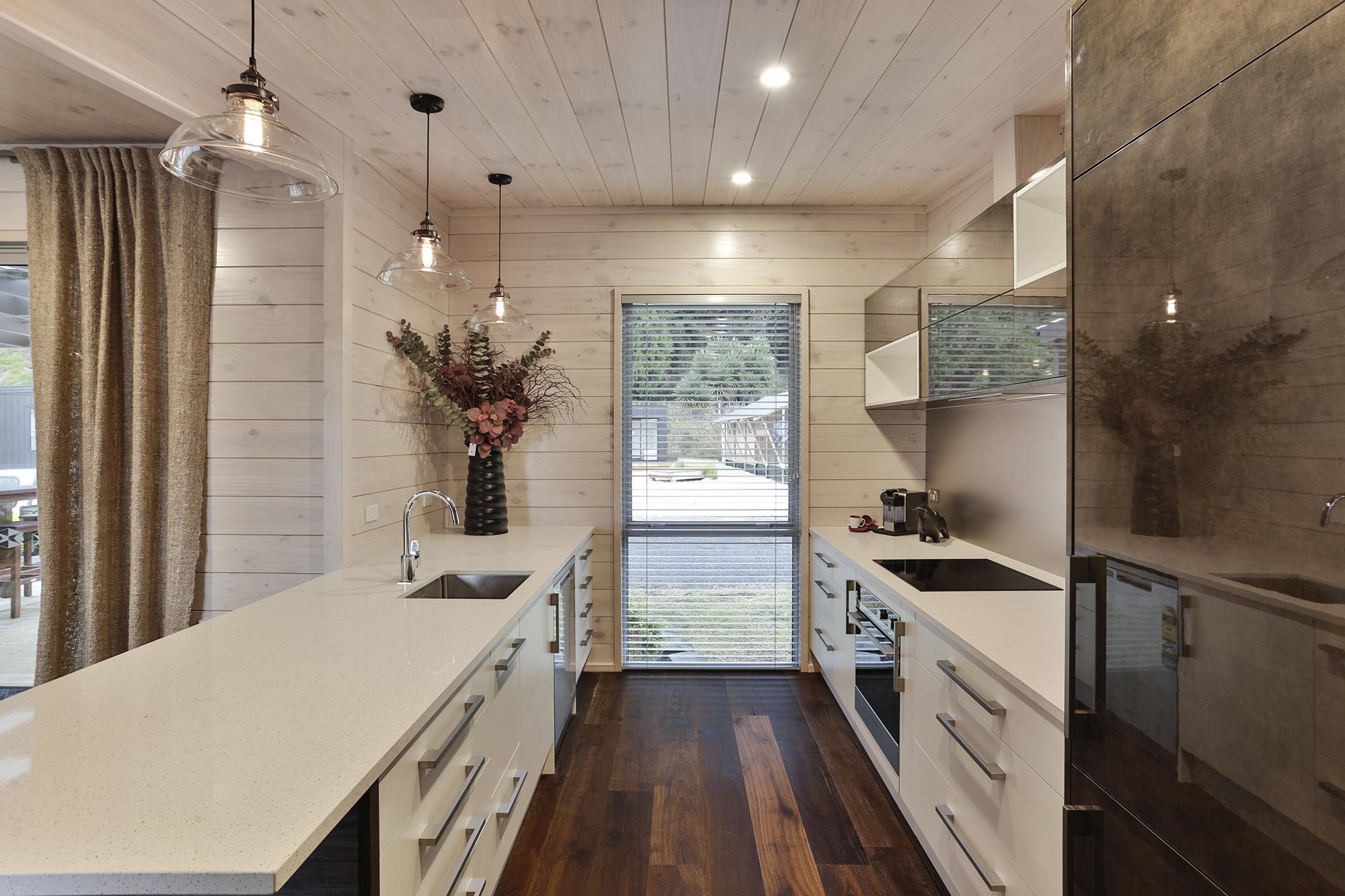 Floor length window in kitchen Lifestyler