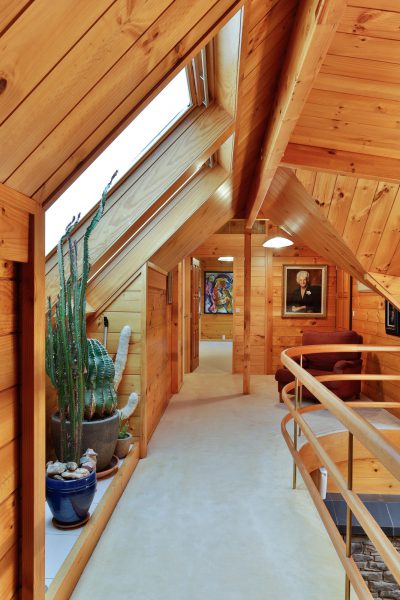 Iconic Lockwood Lodge image 3