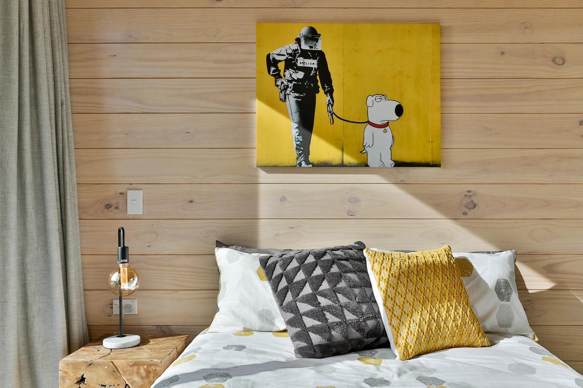 Fun banksy picutre in Lockwood bedroom