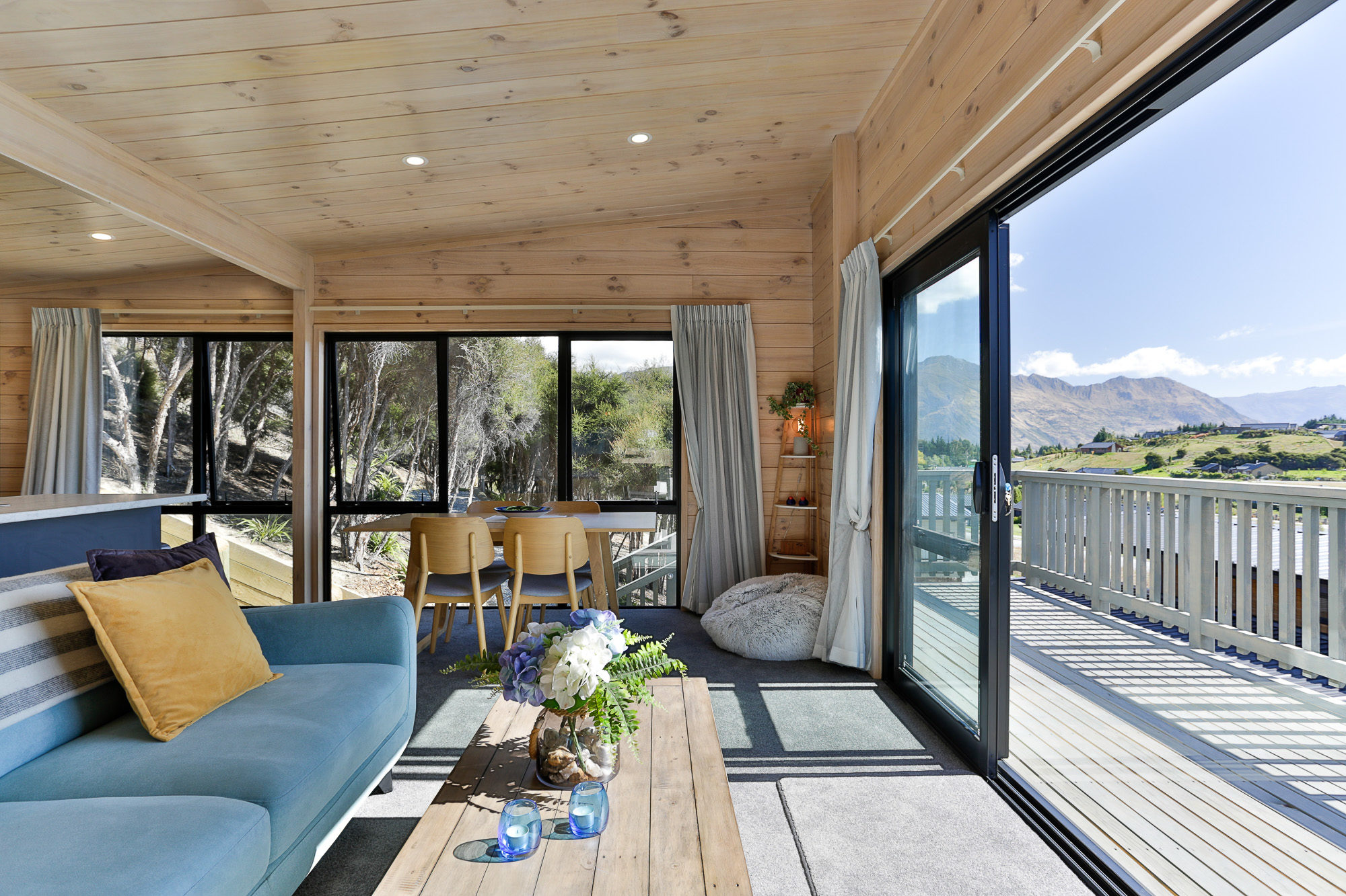 Extra hight joinery expands living space