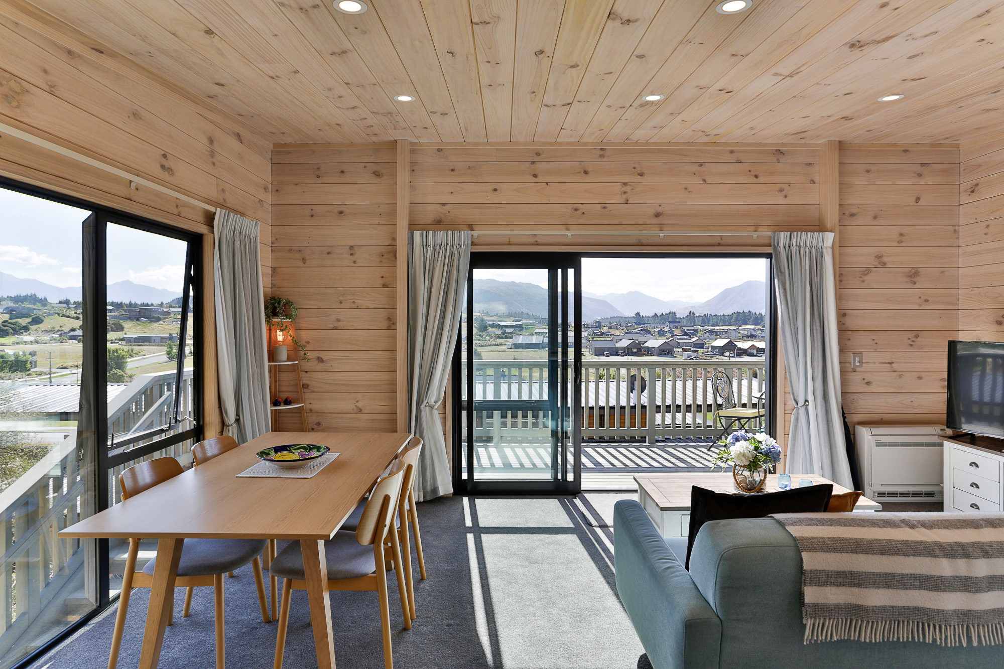 Lockwood second dwelling maximising views