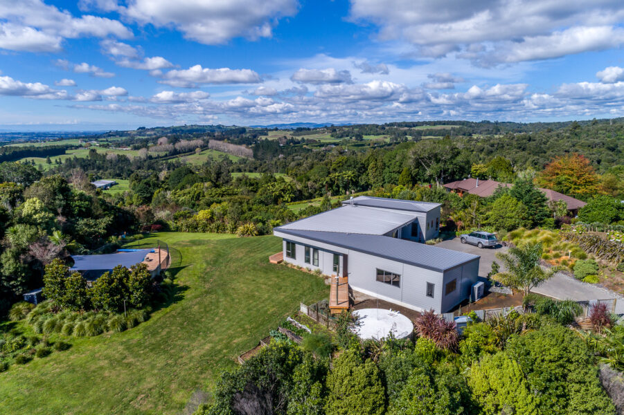 Rural Lifestyle With Views image 0