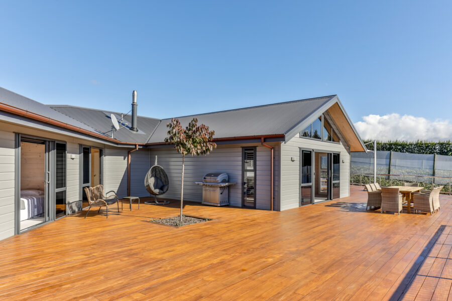 Weenink Family Home, Tauranga image 1
