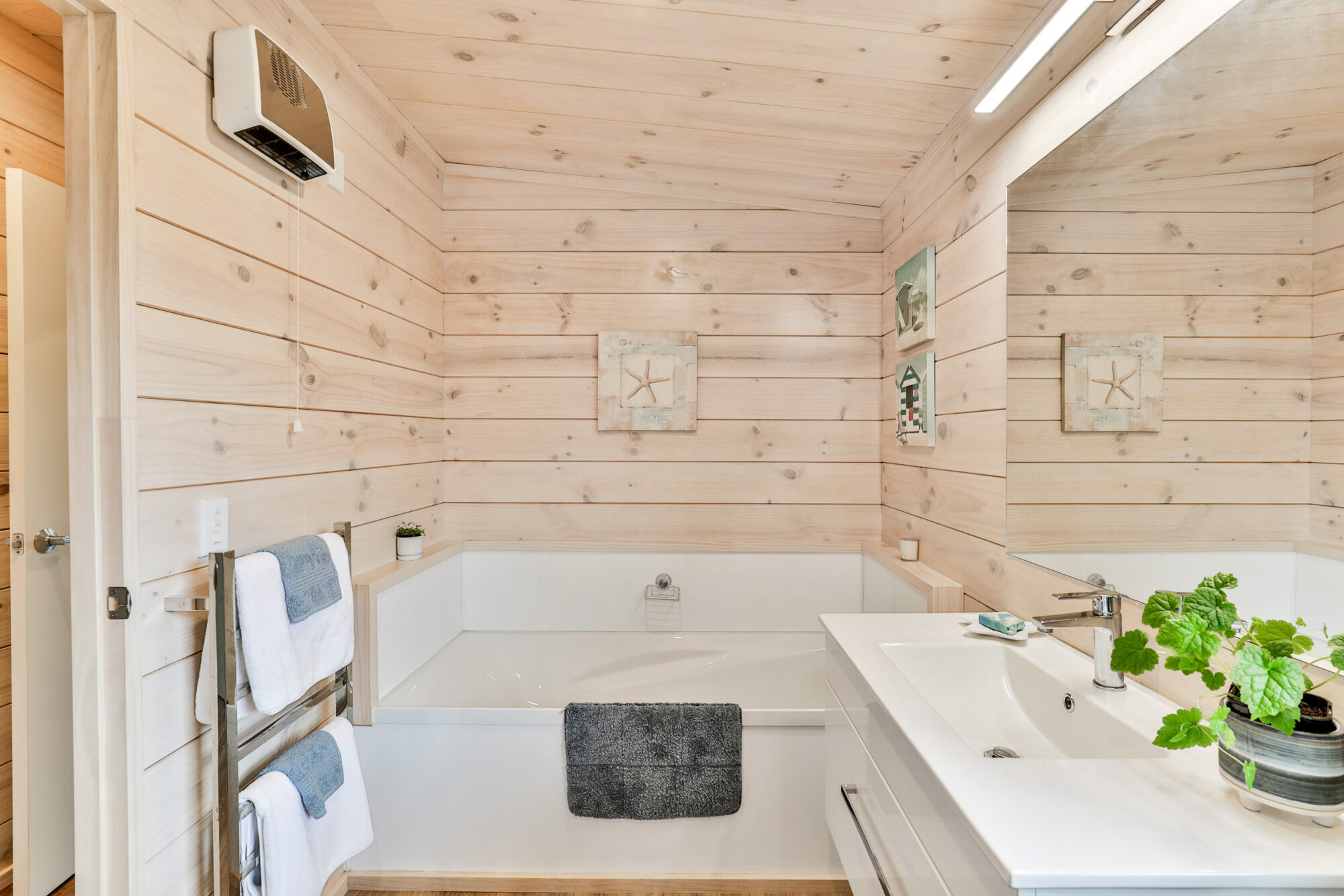 Lockwood Bathroom