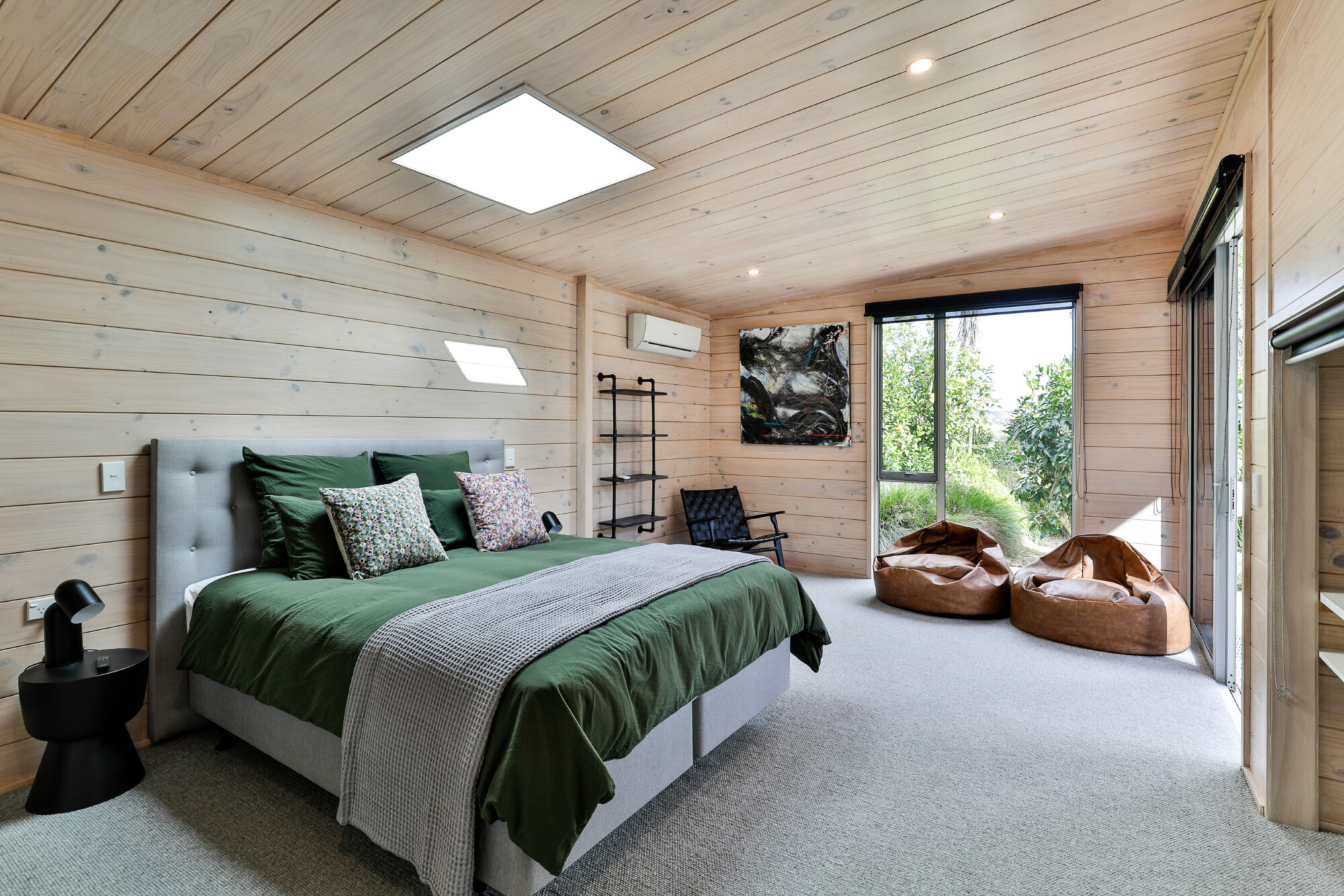 Modern bedroom
